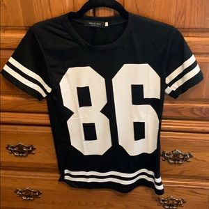Black tshirt with the number 86
